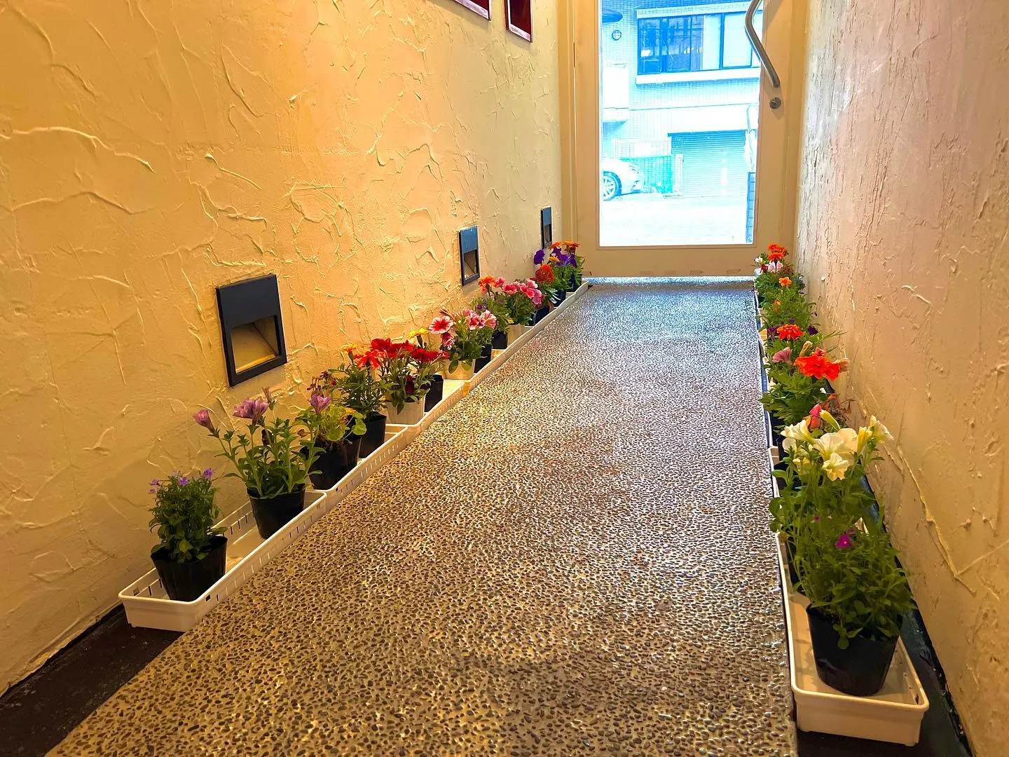 当店の入り口に