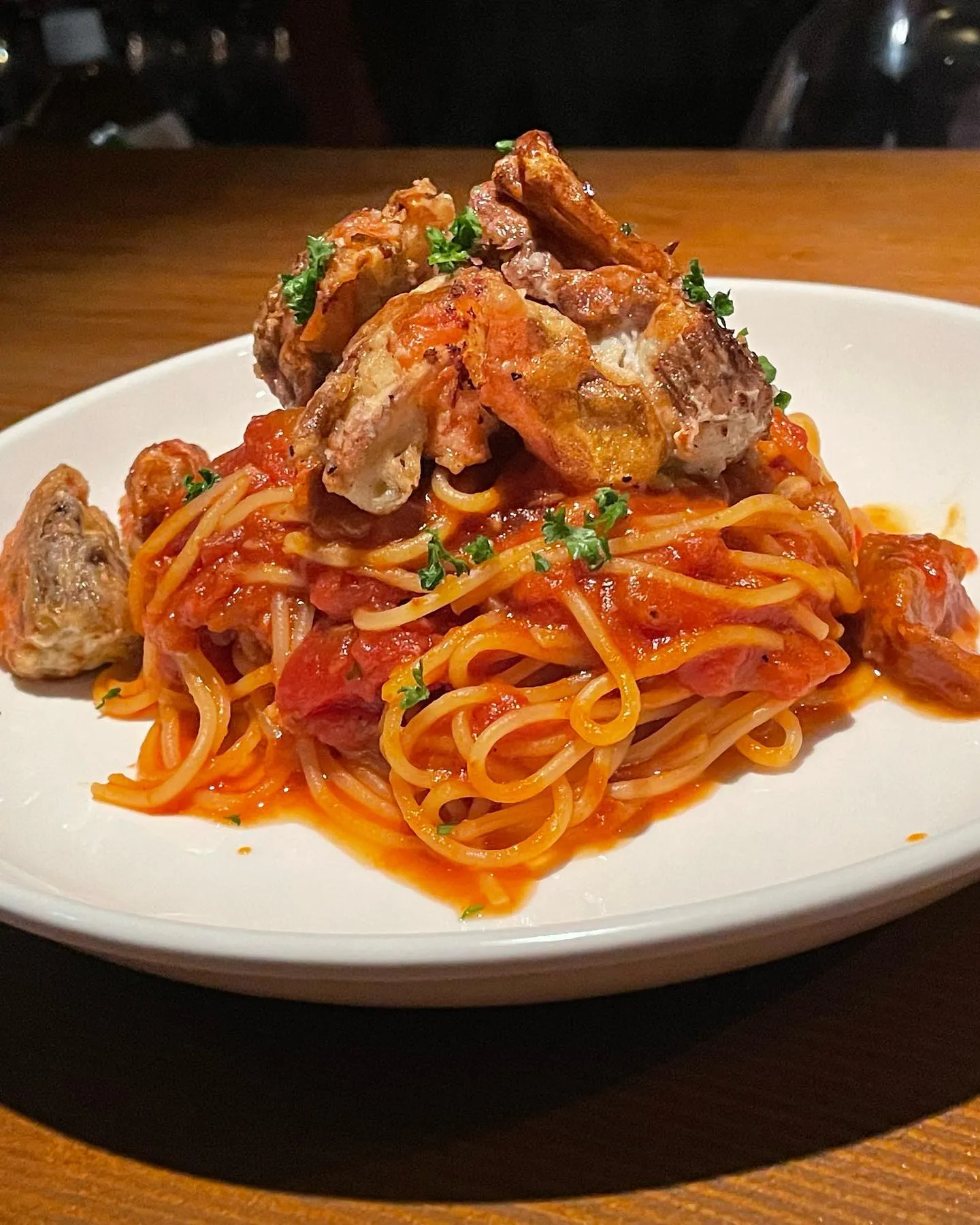 10月のオススメメニューの渡り蟹のトマトクリームパスタです