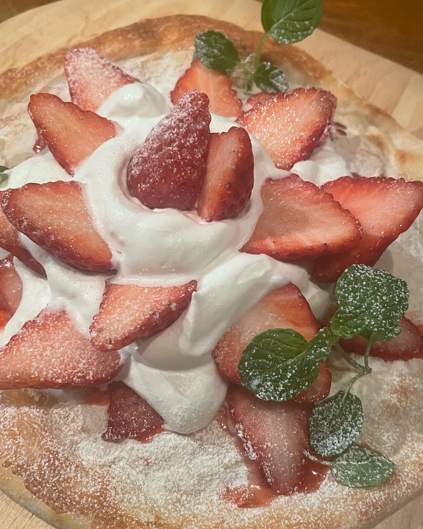 フルーツたっぷりデザートピザいかがですか?