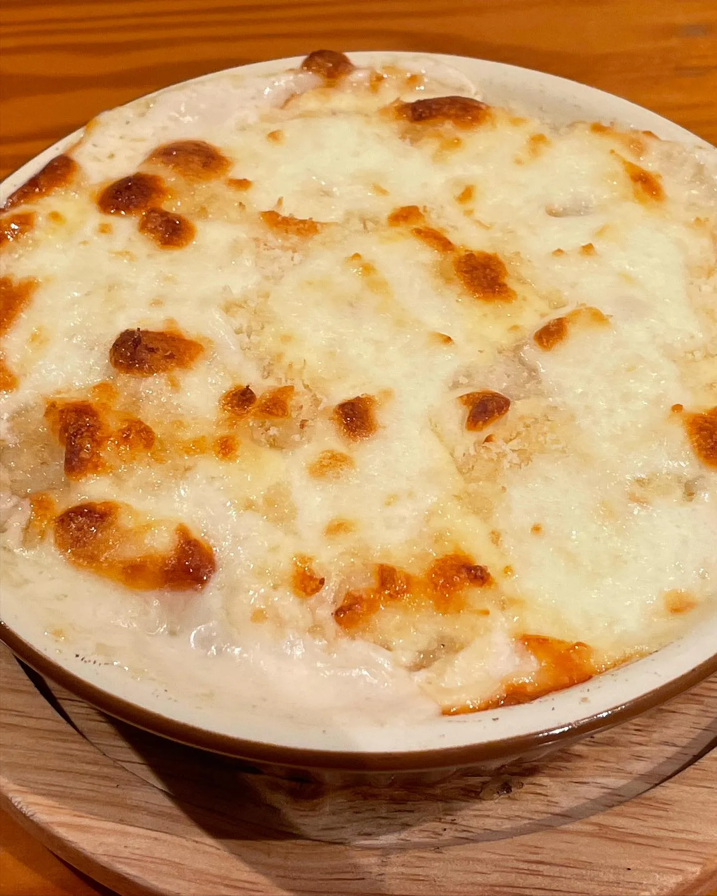 本日は雨で寒いですが19時からオープンしてます!