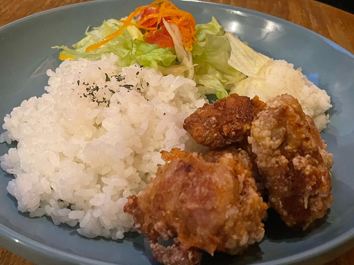 7月16日火曜日 本日の日替りワンプレートランチは鶏の唐揚げ