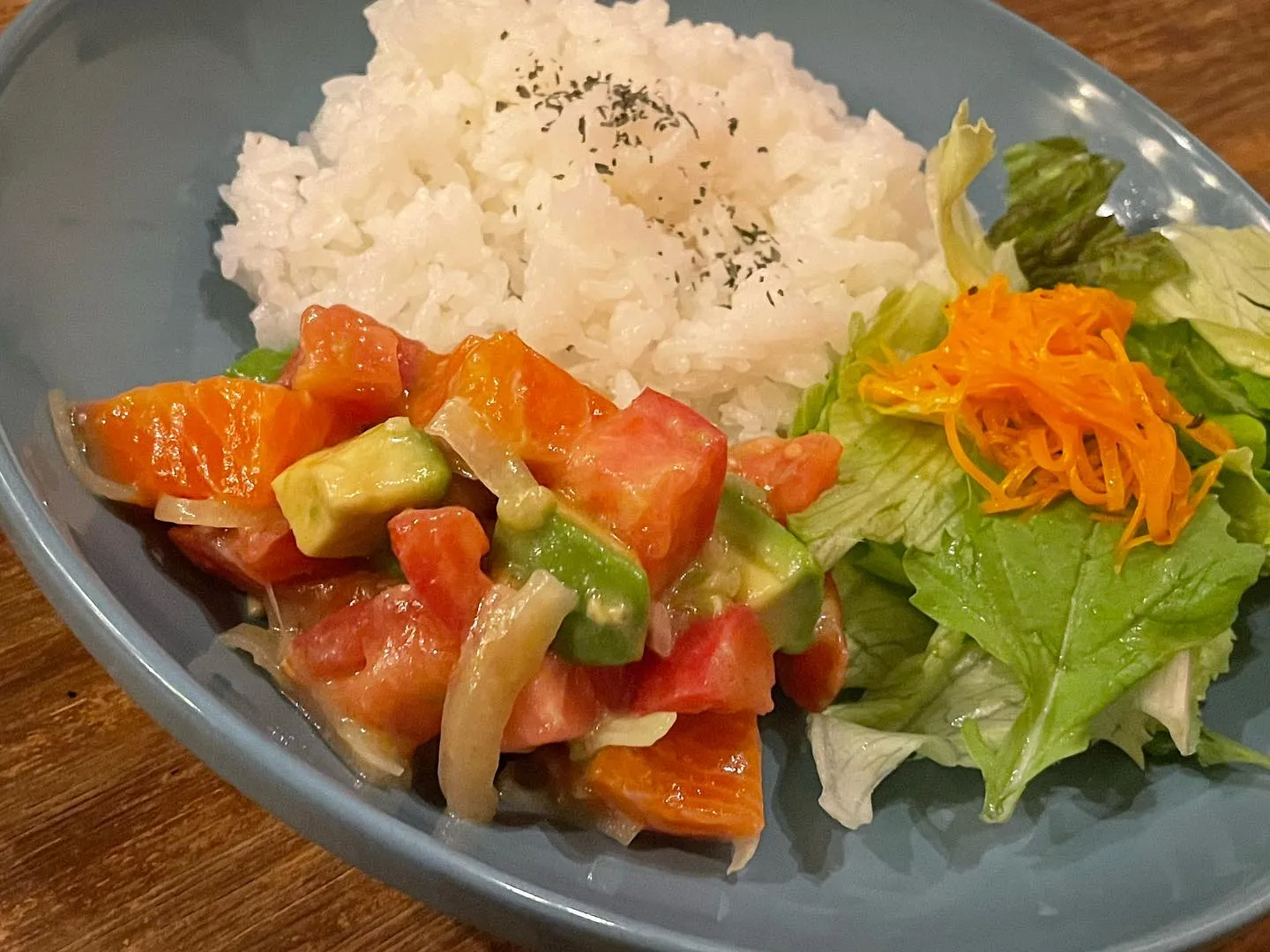 7月22日月曜日　本日の日替りワンプレートランチはサーモンと...