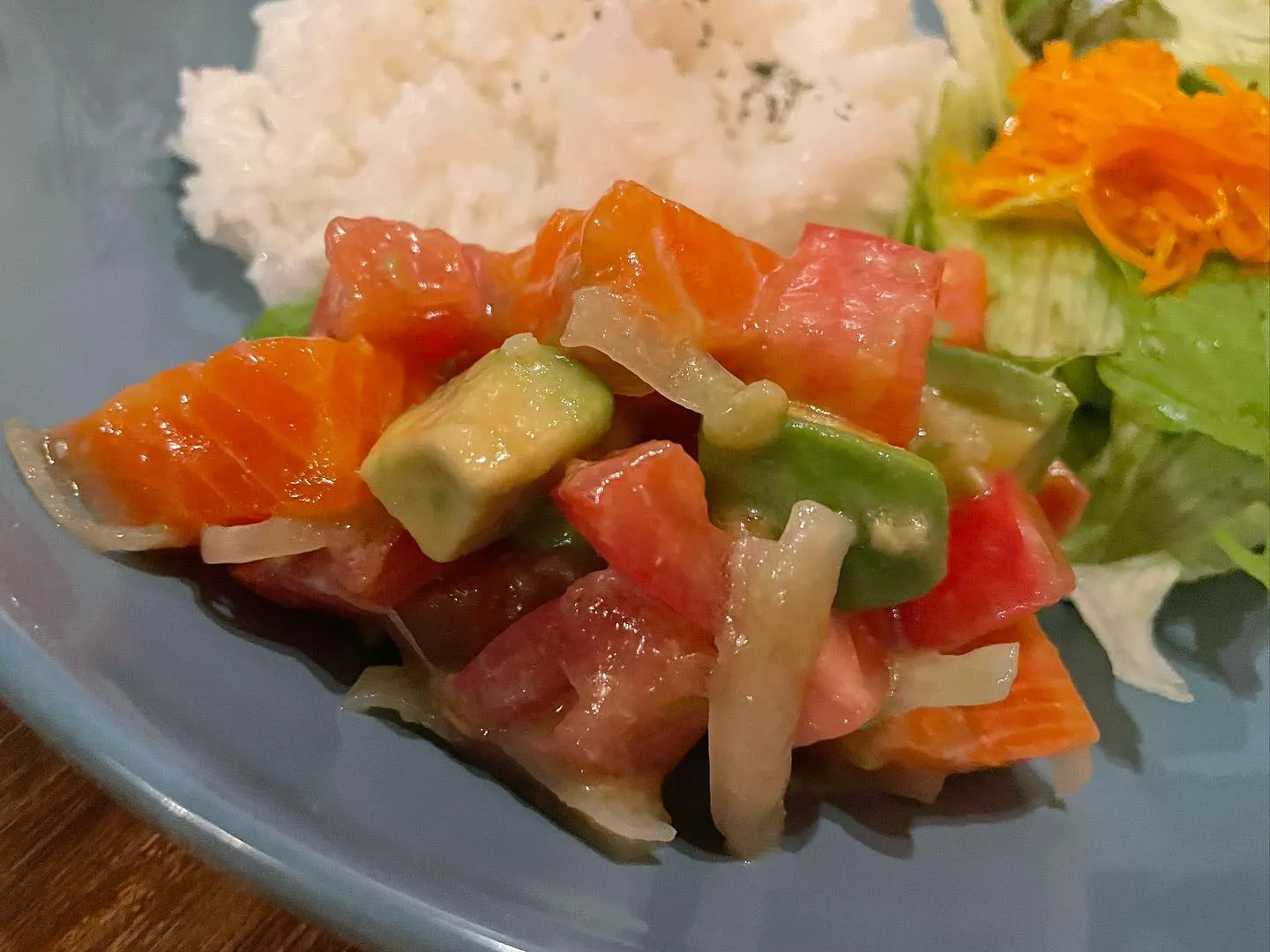 7月22日月曜日 本日の日替りワンプレートランチはサーモンと...