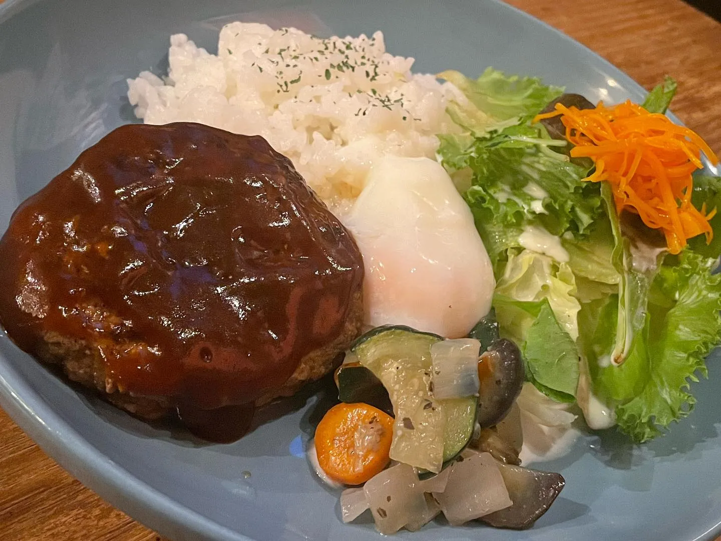 7月26日金曜日 本日の日替りワンプレートランチはロコモコ