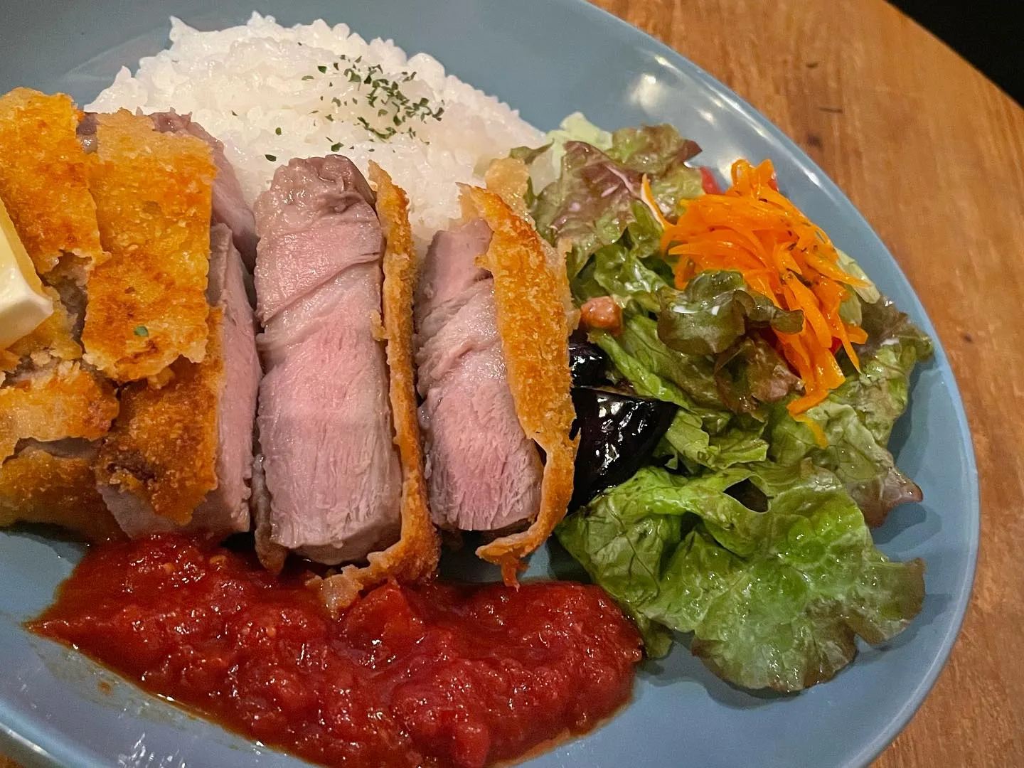 8月30日金曜日 本日の日替りワンプレートランチは豚ロースの...