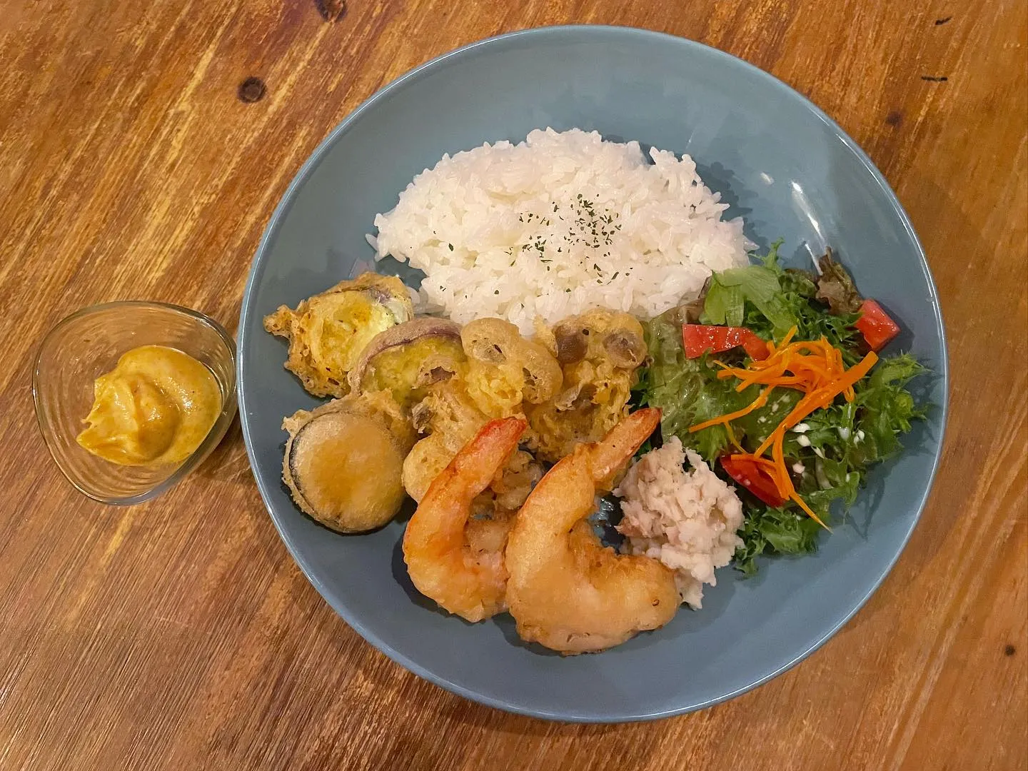 9月9日月曜日 本日の日替りワンプレートランチは海老と秋野菜...