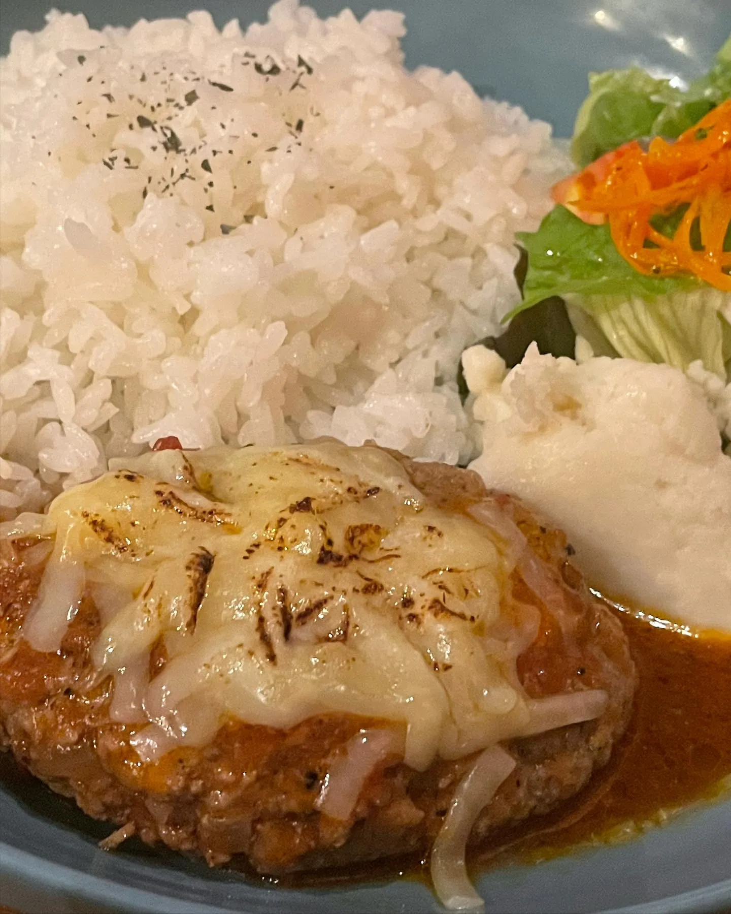 10月1日火曜日 本日の日替りワンプレートランチはトマトチー...